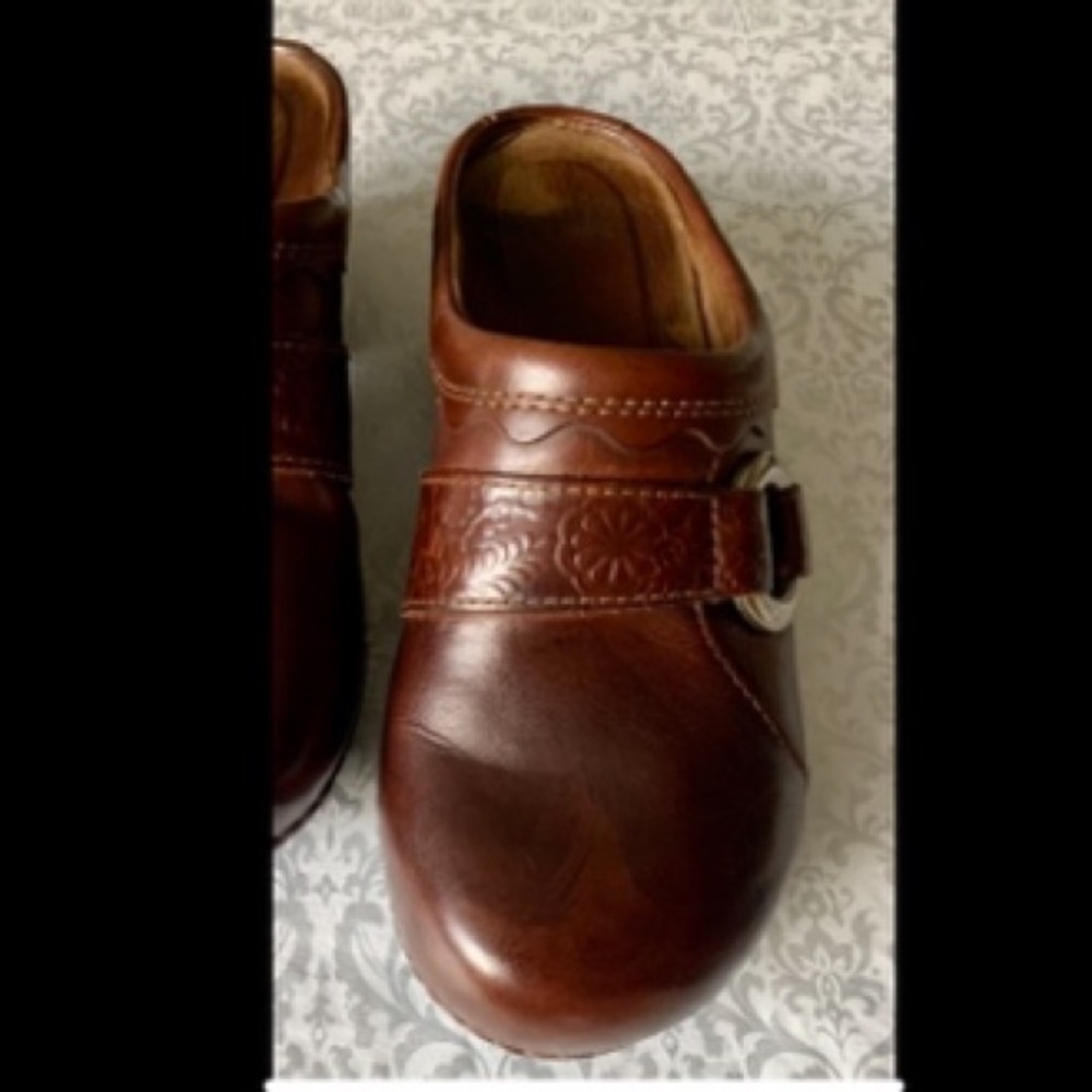 Dansko Brown/Burgundy Clogs Open Back With Buckle Size 39 - Picture 5 of 12